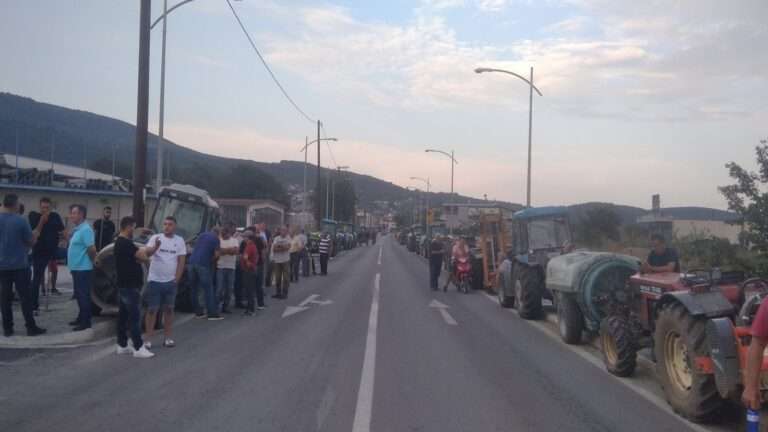 ΞΕΚΙΝΗΣΕ ΜΕ ΤΡΑΚΤΕΡ Ο ΑΓΩΝΑΣ ΤΩΝ ΜΗΛΟΠΑΡΑΓΩΓΩΝ ΤΗΣ ΑΓΙΑΣ