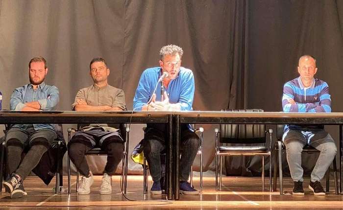 ΡΟΔΑΚΙΝΑ – ΑΧΛΑΔΙΑ ΚΑΙ ΣΤΑΦΥΛΙΑ ΒΓΑΖΟΥΝ ΤΑ ΤΡΑΚΤΕΡ ΤΩΝ ΑΓΡΟΤΩΝ ΤΟΥ ΔΗΜΟΥ ΤΥΡΝΑΒΟΥ ΣΤΟ ΔΡΟΜΟ