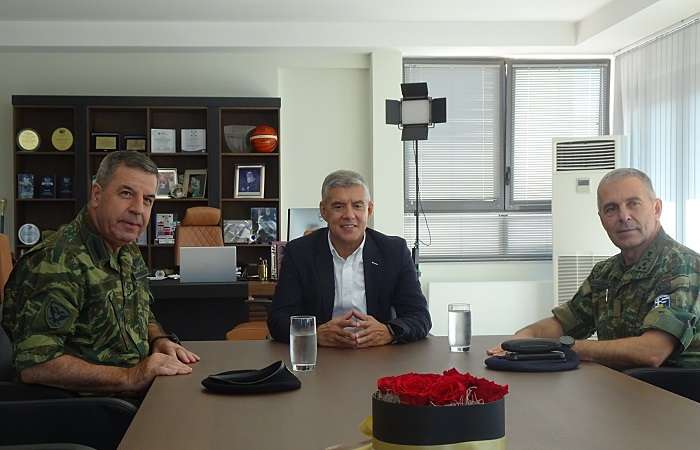 ΣΤΟΝ ΠΕΡΙΦΕΡΕΙΑΡΧΗ Ο ΑΡΧΗΓΟΣ ΓΕΣ ΑΝΤΙΣΤΡΑΤΗΓΟΣ ΧΑΡΑΛΑΜΠΟΣ ΛΑΛΟΥΣΗΣ