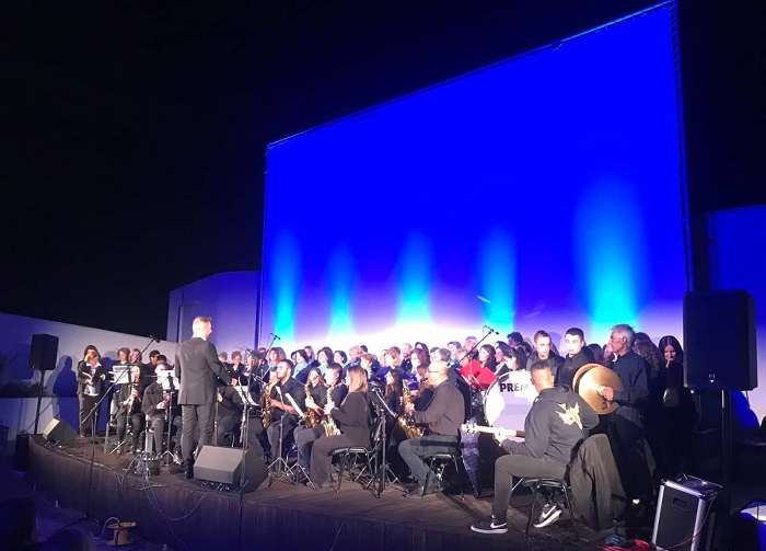 ΕΝΘΟΥΣΙΑΣΕ Η ΦΙΛΑΡΜΟΝΙΚΗ ΔΗΜΟΥ ΤΥΡΝΑΒΟΥ ΚΑΙ Η ΓΥΝΑΙΚΕΙΑ ΧΟΡΩΔΙΑ ΤΟΥ ΣΥΛΛΟΓΟΥ ΓΥΝΑΙΚΩΝ ΤΗΣ ΠΟΛΗΣ