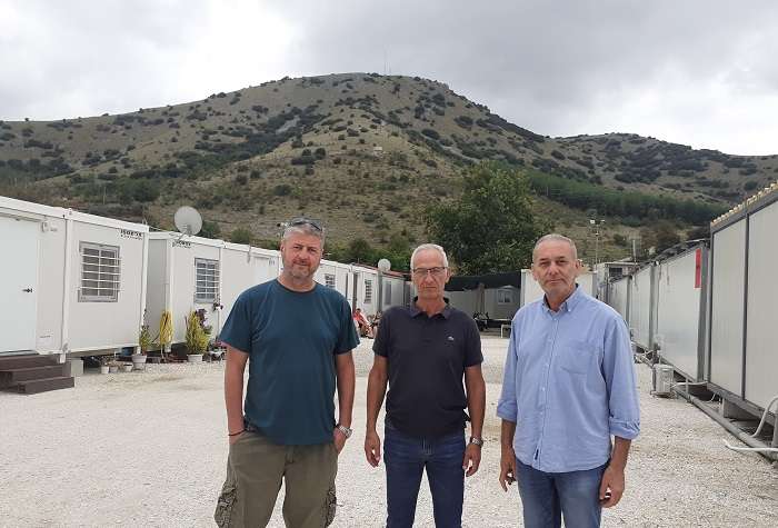 ΚΟΥΤΣΟΥΡΕΜΕΝΗ Η ΣΤΕΓΑΣΤΙΚΗ ΒΟΗΘΕΙΑ – ΣΥΝΔΡΟΜΗ ΣΤΟΥΣ ΣΕΙΣΜΟΠΛΗΚΤΟΥΣ