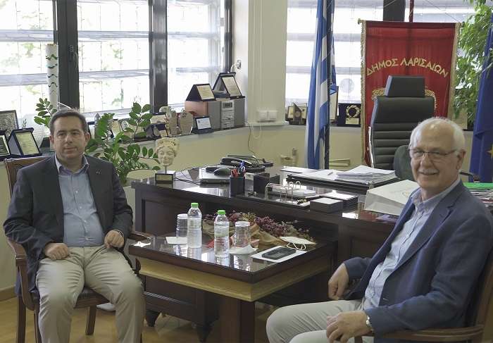 ΣΤΟ ΔΗΜΑΡΧΕΙΟ ΤΗΣ ΛΑΡΙΣΑΣ Ο ΥΠΟΥΡΓΟΣ ΜΕΤΑΝΑΣΤΕΥΣΗΣ Ν. ΜΗΤΑΡΑΚΗΣ