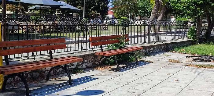 ΑΛΛΑΖΕΙ ΚΑΙ ΣΥΝΤΗΡΕΙ ΠΑΓΚΑΚΙΑ Ο ΔΗΜΟΣ ΤΥΡΝΑΒΟΥ