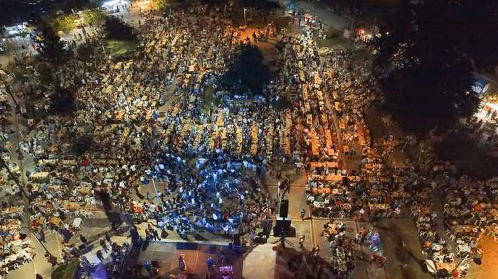 ΧΙΛΙΑΔΕΣ ΚΟΣΜΟΥ ΓΛΕΝΤΗΣΑΝ ΜΕ ΤΗ ΓΩΓΩ ΤΣΑΜΠΑ ΣΤΗ ΧΑΛΚΗ