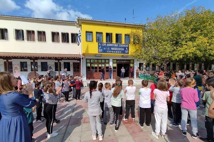4ο Δ.Σ. ΤΥΡΝΑΒΟΥ: ΕΠΙΤΟΠΙΑ ΠΑΡΑΚΟΛΟΥΘΗΣΗ ΕΚΠΑΙΔΕΥΤΙΚΩΝ ΑΠΟ ΤO ΕΥΡΩΠΑΪΚΟ ΣΧΟΛΕΙΟ Ι ΤΟΥ ΛΟΥΞΕΜΒΟΥΡΓΟΥ