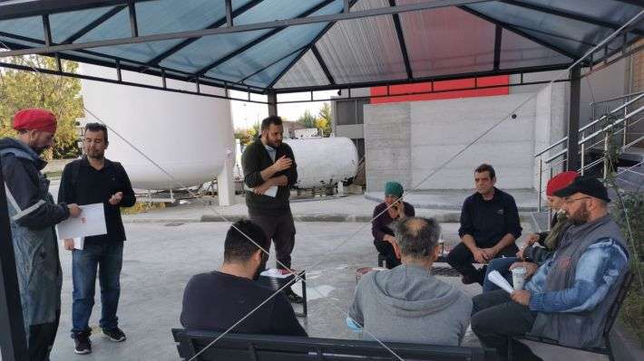 ΚΑΛΕΣΑΝ ΕΡΓΑΖΟΜΕΝΟΥΣ ΣΕ ΑΓΩΝΙΣΤΙΚΗ ΣΥΜΠΟΡΕΥΣΗ ΜΕ ΤΟ ΚΚΕ