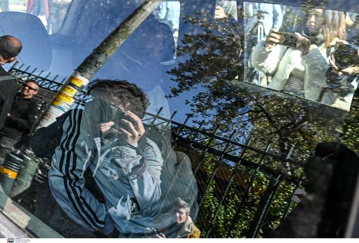 ΚΟΛΩΝΟΣ: ΠΡΟΦΥΛΑΚΙΣΤΗΚΕ ΚΑΙ Η ΜΗΤΕΡΑ ΤΗΣ 12ΧΡΟΝΗΣ