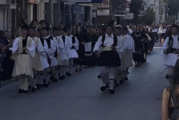 ΜΕ ΠΕΡΗΦΑΝΙΑ ΤΙΜΗΣΑΜΕ ΤΟΥΣ ΗΡΩΕΣ