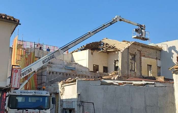 ΝΕΑ ΚΑΤΕΔΑΦΙΣΗ ΣΕ ΤΜΗΜΑ ΤΟΥ ΚΤΙΡΙΟΥ ΣΤΗΝ ΠΛΑΤΕΙΑ ΤΟΥ ΤΥΡΝΑΒΟΥ
