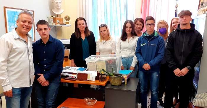 ΤΟ ΠΟΚΕΛ ΠΡΟΣΦΕΡΕ ΒΙΒΛΙΑ ΣΤΟ ΕΠΑΛ ΤΥΡΝΑΒΟΥ