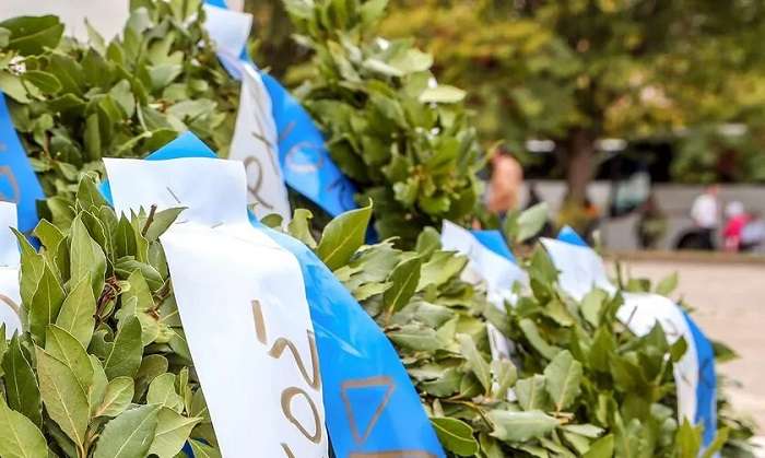 ΝΤΡΟΠΗ ΚΙ ΟΡΓΗ ΓΙΑ ΔΙΕΥΘΥΝΤΗ ΠΟΥ ΖΗΤΗΣΕ ΑΠΟ ΠΑΙΔΙ ΜΕΤΑΝΑΣΤΩΝ 50 ΕΥΡΩ ΓΙΑ ΤΟ ΣΤΕΦΑΝΙ ΤΟΥ ΣΧΟΛΕΙΟΥ ΠΟΥ ΘΑ ΚΑΤΕΘΕΤΕ