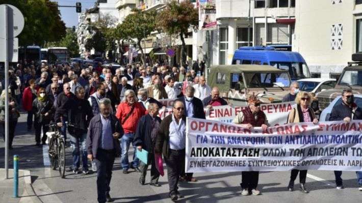 ΔΥΝΑΜΙΚΗ ΣΥΓΚΕΝΤΡΩΣΗ ΚΑΙ ΠΟΡΕΙΑ ΣΥΝΤΑΞΙΟΥΧΩΝ ΣΤΗ ΛΑΡΙΣΑ – ΣΤΗΡΙΞΑΝ ΚΑΙ ΤΟΥΣ ΑΠΕΡΓΟΥΣ ΥΓΕΙΟΝΟΜΙΚΟΥΣ