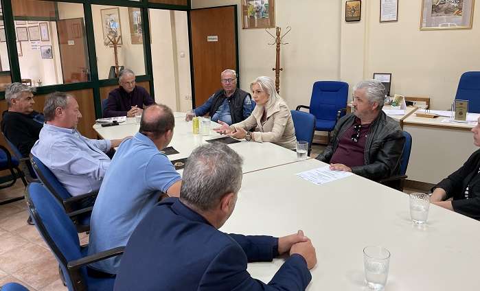 Ρ. ΚΑΡΑΛΑΡΙΩΤΟΥ: ΣΤΗΡΙΞΗ ΤΗΣ ΑΜΠΕΛΟΚΑΛΛΙΕΡΓΕΙΑΣ ΚΑΙ ΤΩΝ ΠΟΙΟΤΙΚΩΝ ΠΡΟΪΟΝΤΩΝ ΤΗΣ ΕΠΑΡΧΙΑΣ ΤΥΡΝΑΒΟΥ