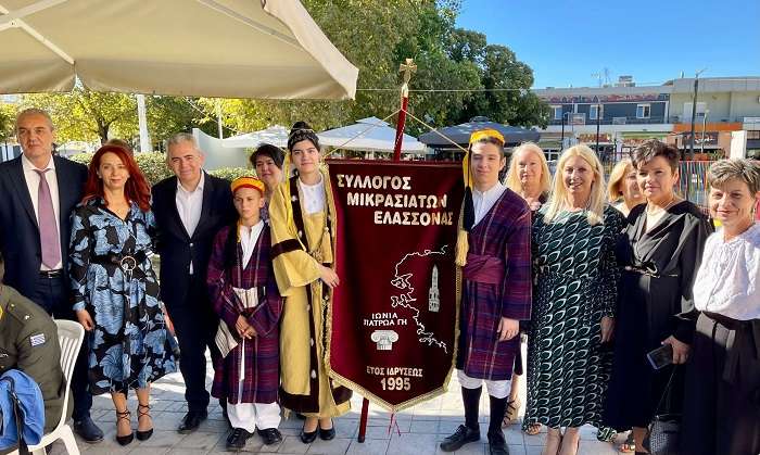 ΕΝΩΜΕΝΟΙ ΣΑΝ ΜΙΑ ΓΡΟΘΙΑ ΑΠΕΝΑΝΤΙ ΣΤΟΥΣ ΛΕΟΝΤΑΡΙΣΜΟΥΣ ΤΩΝ ΤΟΥΡΚΩΝ