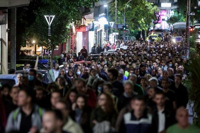 Μήνυμα αντίστασης και κύμα αλληλεγγύης για την Ιωάννα Κολοβου που χάνει το σπίτι της σε πλειστηριασμό