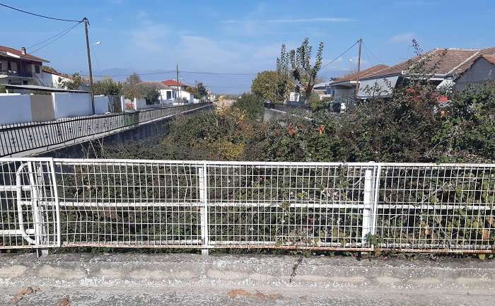 ΖΟΥΓΚΛΑ Ο ΚΕΝΤΡΙΚΟΣ ΑΥΛΑΚΑΣ ΣΤΟΝ ΑΜΠΕΛΩΝΑ ΠΟΥ ΕΙΝΑΙ ΕΣΤΙΑ ΜΟΛΥΝΣΗΣ