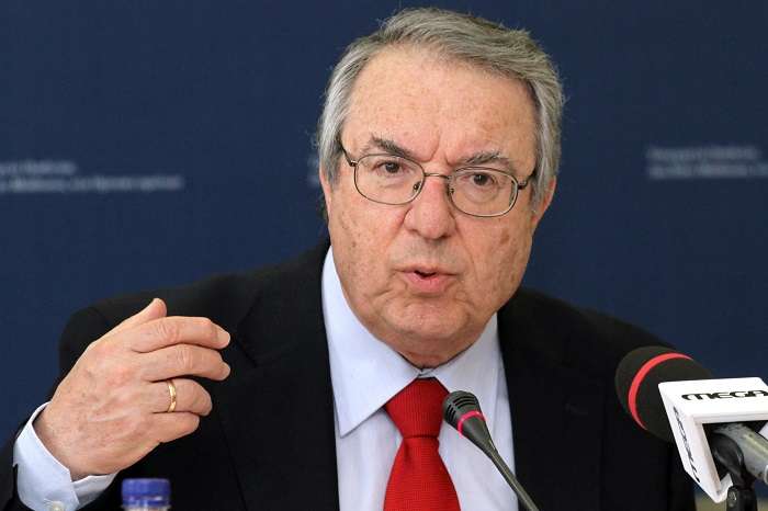 Γιώργος Μπαμπινιώτης: Η ανάρτησή του για την σωστή κλίση της λέξης «πατήρ»