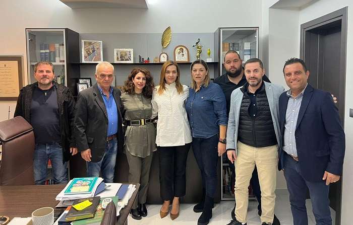 ΜΕ ΤΗ ΣΤ. ΜΠΙΖΙΟΥ ΣΥΝΑΝΤΗΘΗΚΕ Η ΔΗΜ.ΤΟ. ΤΥΡΝΑΒΟΥ ΤΗΣ ΝΔ