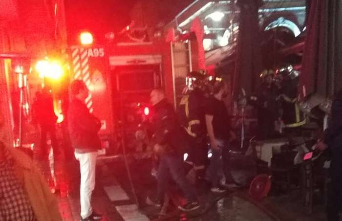 ΑΝΑΣΤΑΤΩΣΗ ΛΟΓΩ ΦΩΤΙΑΣ ΣΕ ΨΗΣΤΑΡΙΑ ΣΤΟ ΛΟΦΟ ΤΟΥ ΦΡΟΥΡΙΟΥ ΣΤΗ ΛΑΡΙΣΑ