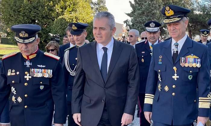 Στην 1η Στρατιά για τη γιορτή των Ενόπλων Δυνάμεων ο Μ. Χαρακόπουλος