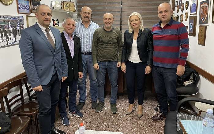 Η ΡΕΝΑ ΚΑΡΑΛΑΡΙΩΤΟΥ ΜΕ ΤΟΥΣ ΕΦΕΔΡΟΥΣ