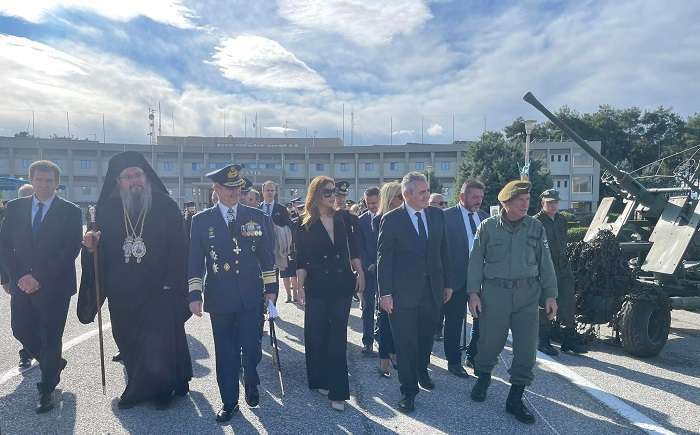 Στη γιορτή για την ημέρα των Ενόπλων Δυνάμεων στην 1η Στρατιά η Στ. Μπίζιου