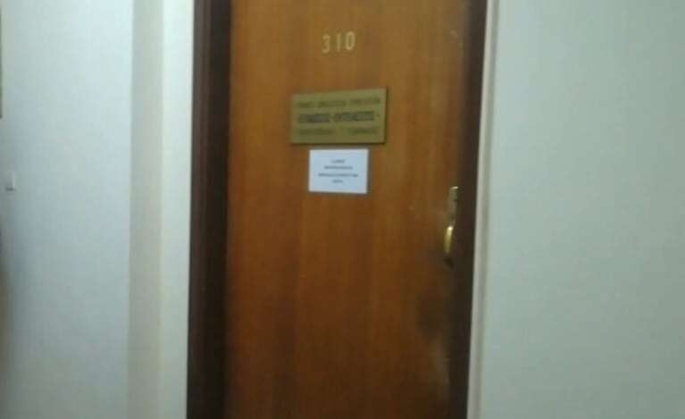 Παρέμβαση Ρουβίκωνα στο γραφείο του δικαστικού επιμελητή που έκανε έξωση στην Ιωάννα Κολοβού