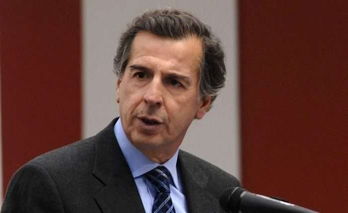 ΠΟΥΛΑΕΙ ΓΛΥΚΑ ΤΟΥ ΚΟΥΤΑΛΙΟΥ ΣΤΟ ΚΑΡΠΕΝΗΣΙ Ο ΠΡΩΗΝ ΥΠΟΥΡΓΟΣ ΜΙΧΑΛΗΣ ΛΙΑΠΗΣ