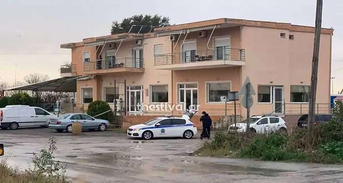 ΣΥΝΕΛΗΦΘΗ Ο ΑΣΤΥΝΟΜΙΚΟΣ ΠΟΥ ΦΕΡΕΤΑΙ ΟΤΙ ΠΥΡΟΒΟΛΗΣΕ ΣΤΟ ΚΕΦΑΛΙ ΤΟΝ 16ΧΡΟΝΟ ΣΤΗ ΘΕΣΣΑΛΟΝΙΚΗ
