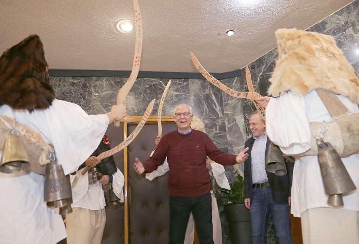 ΜΠΑΜΠΑΛΙΟΥΡΙΑ ΣΤΟ ΔΗΜΑΡΧΕΙΟ ΤΗΣ ΛΑΡΙΣΑΣ