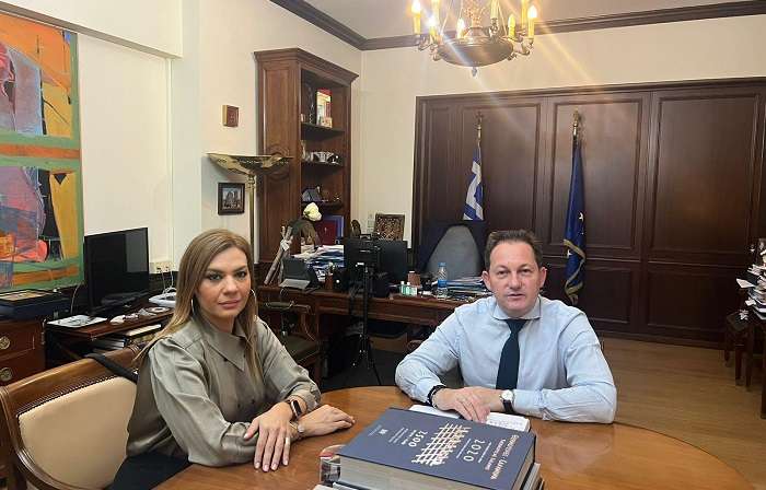 ΣΤΟN ΣΤΕΛΙΟ ΠΕΤΣΑ ΓΙΑ ΤΑ ΦΑΡΣΑΛΑ H ΣΤΕΛΛΑ ΜΠΙΖΙΟΥ