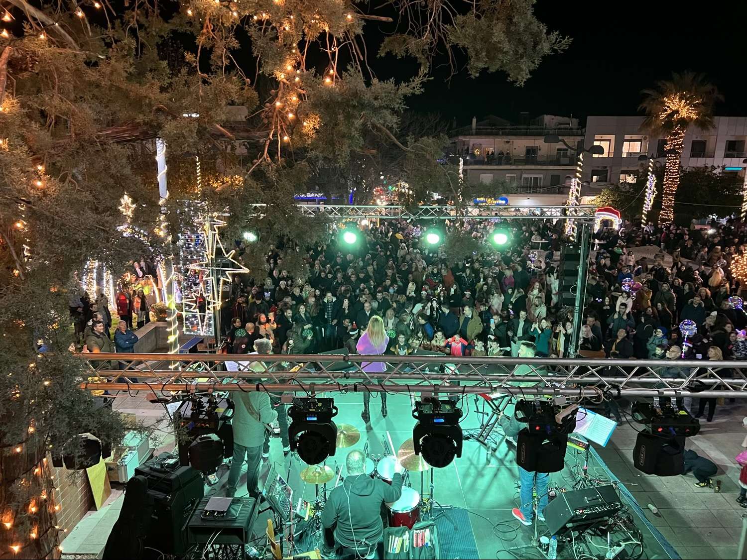 ΠΛΗΜΜΥΡΙΣΑΝ ΜΕ ΚΟΣΜΟ ΤΑ ΦΑΡΣΑΛΑ ΓΙΑ ΤΟ ΑΝΑΜΜΑ ΤΟΥ ΔΕΝΤΡΟΥ ΚΑΙ ΤΗ ΣΥΝΑΥΛΙΑ ΤΗΣ ΕΥΡΥΔΙΚΗΣ