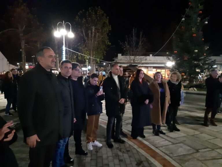 ΚΕΦΙ ΚΑΙ ΓΙΟΡΤΙΝΗ ΔΙΑΘΕΣΗ ΣΤΟ ΑΝΑΜΜΑ ΤΟΥ ΔΕΝΔΡΟΥ ΣΤΟΝ ΑΜΠΕΛΩΝΑ
