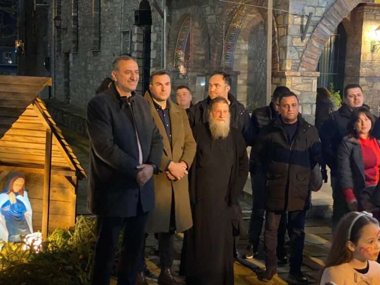 ΦΩΤΟΡΕΠΟΡΤΑΖ ΑΠΟ ΤΟ ΑΝΑΜΜΑ ΤΟΥ ΔΕΝΔΡΟΥ ΣΤΟ ΑΡΓΥΡΟΠΟΥΛΙ