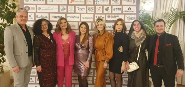 Ε. ΛΙΑΚΟΥΛΗ: ΤΑ ΚΑΤΑΦΕΡΑΜΕ! Η ΛΑΡΙΣΑ ΕΓΙΝΕ ΜΙΑ ΜΕΓΑΛΗ ΑΓΚΑΛΙΑ. ΚΑΛΑ ΧΡΙΣΤΟΥΓΕΝΝΑ