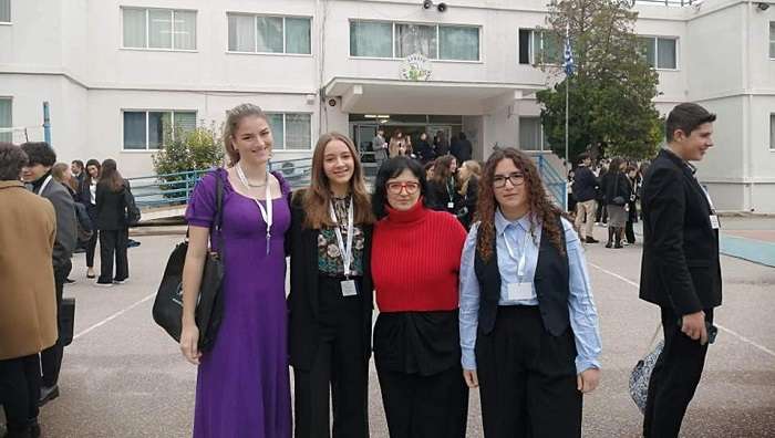 ΤΥΡΝΑΒΙΤΙΣΣΕΣ ΜΑΘΗΤΡΙΕΣ ΔΙΑΚΡΙΘΗΚΑΝ ΩΣ ΔΙΠΛΩΜΑΤΙΣΣΕΣ ΣΤΗΝ 7η ΠΑΝΕΛΛΗΝΙΑ ΜΑΘΗΤΙΚΗ ΠΡΟΣΟΜΟΙΩΣΗ