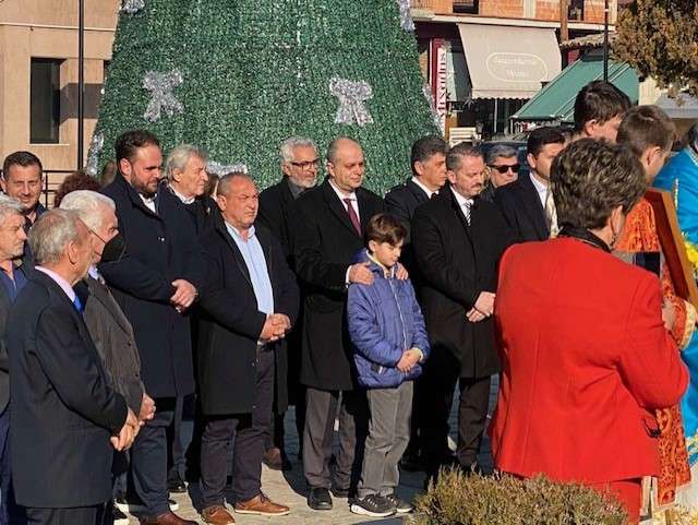 ΚΑΛΗ ΦΩΤΙΣΗ ΣΕ ΟΛΟΥΣ ΜΑΣ ΓΙΑ ΝΑ ΠΑΕΙ Ο ΤΟΠΟΣ ΜΑΣ ΜΠΡΟΣΤΑ