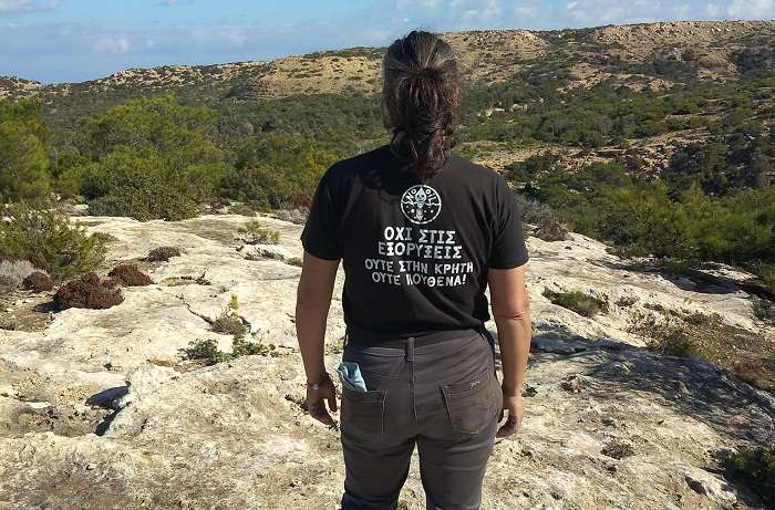 ΖΗΤΗΣΑΝ ΑΠΟ ΤΗΝ ΠΡΩΗΝ ΔΗΜΑΡΧΟ ΓΑΥΔΟΥ ΝΑ ΜΗ ΒΓΕΙ ΑΠΟ ΤΟ ΣΠΙΤΙ ΤΗΣ ΟΣΟ ΔΙΑΡΚΟΥΣΕ Η ΕΠΙΣΚΕΨΗ ΜΗΤΣΟΤΑΚΗ ΣΤΟ ΝΗΣΙ