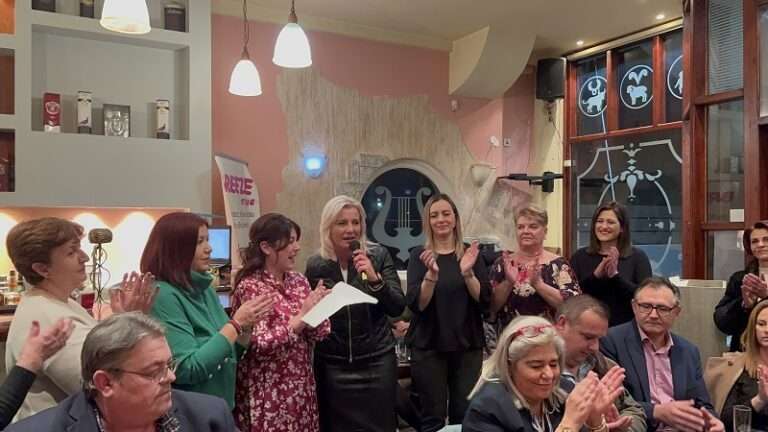 ΈΧΕΙ ΕΡΘΕΙ Η ΩΡΑ ΝΑ ΕΠΕΝΔΥΣΟΥΜΕ ΣΤΙΣ ΓΥΝΑΙΚΕΣ