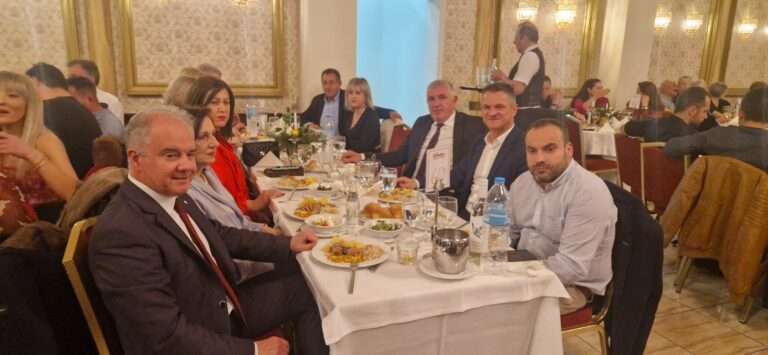 ΧΟΡΕΨΑΝ ΟΙ ΠΑΡΑΠΟΤΑΜΙΤΕΣ