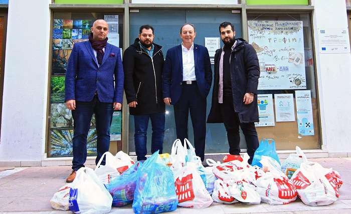ΤΡΟΦΙΜΑ ΑΠΟ ΤΗ Ν.Ε ΛΑΡΙΣΑΣ ΤΟΥ ΠΑΣΟΚ – ΚΙΝΑΛ ΣΤΟ ΚΟΙΝΩΝΙΚΟ ΠΑΝΤΟΠΩΛΕΙΟ