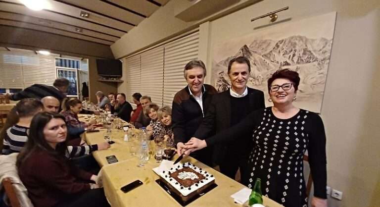 ΟΙ ΚΑΘΗΓΗΤΕΣ ΓΥΜΝΑΣΙΟΥ ΚΑΙ ΛΥΚΕΙΟΥ ΦΑΛΑΝΗΣ ΕΚΟΨΑΝ ΤΗΝ ΠΙΤΑ