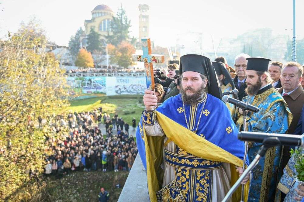 ΜΕ ΛΑΜΠΡΟΤΗΤΑ ΓΙΟΡΤΑΣΤΗΚΑΝ ΤΑ ΘΕΟΦΑΝΕΙΑ ΣΤΗ ΛΑΡΙΣΑ