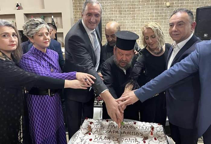 ΣΤΑ ΠΛΑΤΑΝΟΥΛΙΑ Ο ΔΗΜΑΡΧΟΣ ΤΥΡΝΑΒΟΥ ΓΙΑΝΝΗΣ ΚΟΚΟΥΡΑΣ