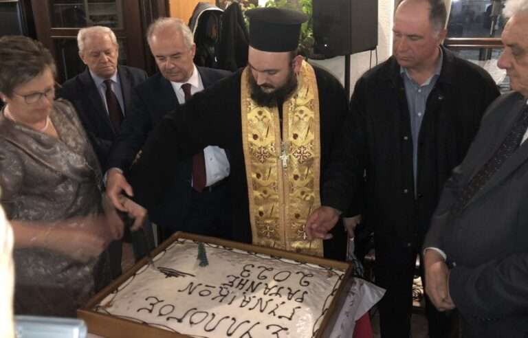 ΕΚΟΨΑΝ ΠΙΤΑ ΟΙ ΓΥΝΑΙΚΕΣ ΤΗΣ ΡΑΨΑΝΗΣ