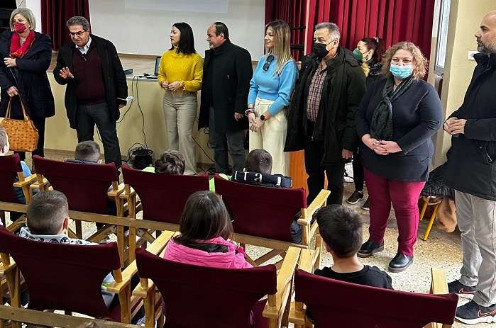 ΕΝΗΜΕΡΩΤΙΚΗ ΕΚΣΤΡΑΤΕΙΑ ΣΕ ΣΧΟΛΕΙΑ ΤΩΝ ΦΑΡΣΑΛΩΝ ΚΑΤΑ ΤΗΣ ΠΑΙΔΙΚΗΣ ΠΑΧΥΣΑΡΚΙΑΣ