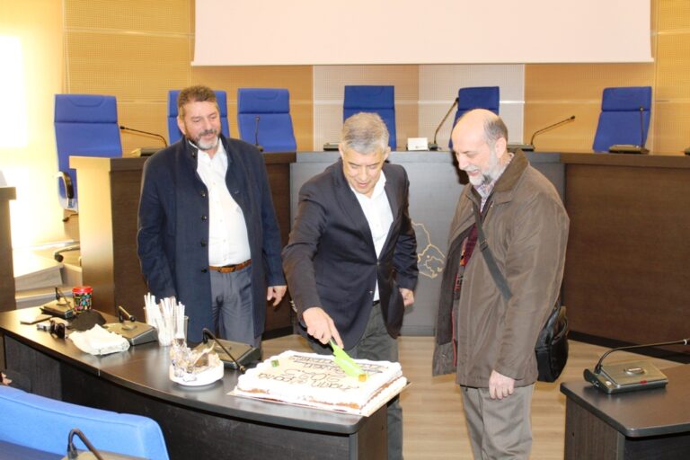 ΠΑΡΟΥΣΙΑ ΤΟΥ Κ. ΑΓΟΡΑΣΤΟΥ Η ΚΟΠΗ ΠΙΤΑΣ ΤΗΣ ΔΙΕΥΘΥΝΣΗΣ ΚΤΗΝΙΑΤΡΙΚΗΣ ΘΕΣΣΑΛΙΑΣ