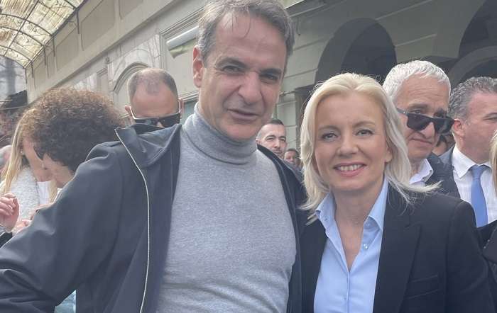 ΡΕΝΑ ΚΑΡΑΛΑΡΙΩΤΟΥ: ΕΤΣΙ ΕΙΔΑ ΤΟΝ ΚΥΡΙΑΚΟ ΜΗΤΣΟΤΑΚΗ ΣΤΗ ΛΑΡΙΣΑ…
