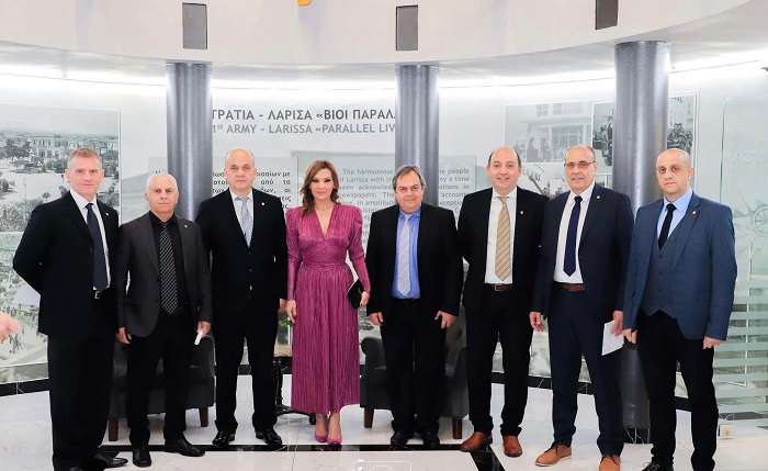 ΣΤ. ΜΠΙΖΙΟΥ: ΣΤΕΚΟΜΑΣΤΕ ΕΜΠΡΑΚΤΑ ΔΙΠΛΑ ΣΤΙΣ ΈΝΟΠΛΕΣ ΔΥΝΑΜΕΙΣ ΤΗΣ ΧΩΡΑΣ