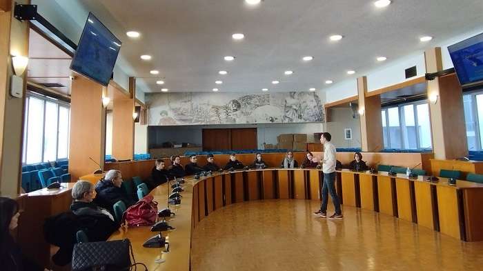 ΣΥΝΑΝΤΗΣΗ ΤΩΝ ΠΡΕΣΒΕΥΤΩΝ EPAS (JUNIOR AND SENIOR AMBASSADORS ) ΤΟΥ 1ου ΠΕΙΡΑΜΑΤΙΚΟΥ ΛΥΚΕΙΟΥ ΛΑΡΙΣΑΣ ΜΕ ΤΟΝ ΥΠΕΥΘΥΝΟ ΔΗΜΟΣΙΩΝ ΣΧΕΣΕΩΝ ΤΟΥ Ε.Κ.